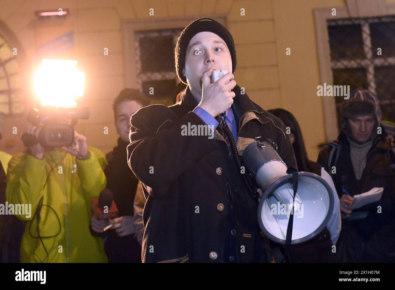 Les participants d'un rassemblement du mouvement anti-islam 'Pegida'-Vienne (les Européens patriotiques contre l'islamisation de l'Occident) se réunissent à Vienne, en Autriche, le 2 février 2015. - 20150202 PD4603 - Rechteinfo : droits gérés (RM) Banque D'Images