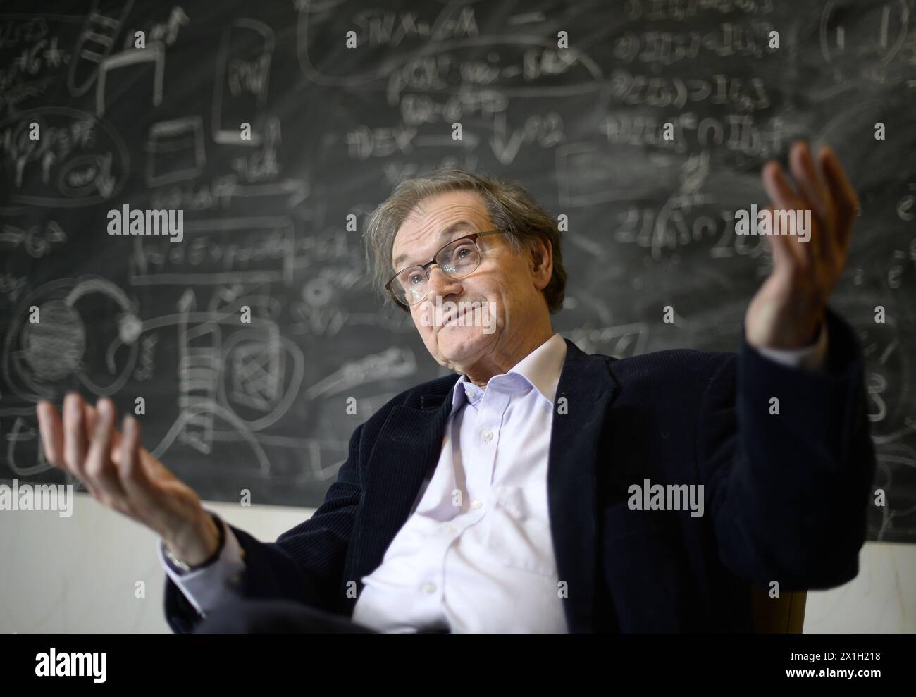 Klosterneuburg - Sir Roger Penrose lors d'un entretien avec l'Autriche presse Agentur à l'Institut des Sciences et technologies (IST) Autriche le 21 mai 2015. Sir Roger Penrose OM FRS est un physicien mathématique anglais, mathématicien et philosophe des sciences. Il est professeur émérite de mathématiques Rouse Ball à l'Institut mathématique de l'Université d'Oxford, ainsi qu'un membre émérite du Wadham College. - 20150521 PD11736 - Rechteinfo : droits gérés (RM) Banque D'Images