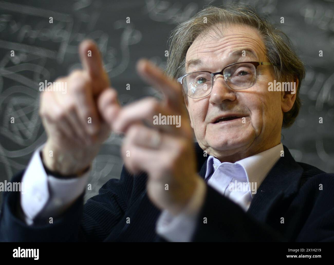 Klosterneuburg - Sir Roger Penrose lors d'un entretien avec l'Autriche presse Agentur à l'Institut des Sciences et technologies (IST) Autriche le 21 mai 2015. Sir Roger Penrose OM FRS est un physicien mathématique anglais, mathématicien et philosophe des sciences. Il est professeur émérite de mathématiques Rouse Ball à l'Institut mathématique de l'Université d'Oxford, ainsi qu'un membre émérite du Wadham College. - 20150521 PD11737 - Rechteinfo : droits gérés (RM) Banque D'Images