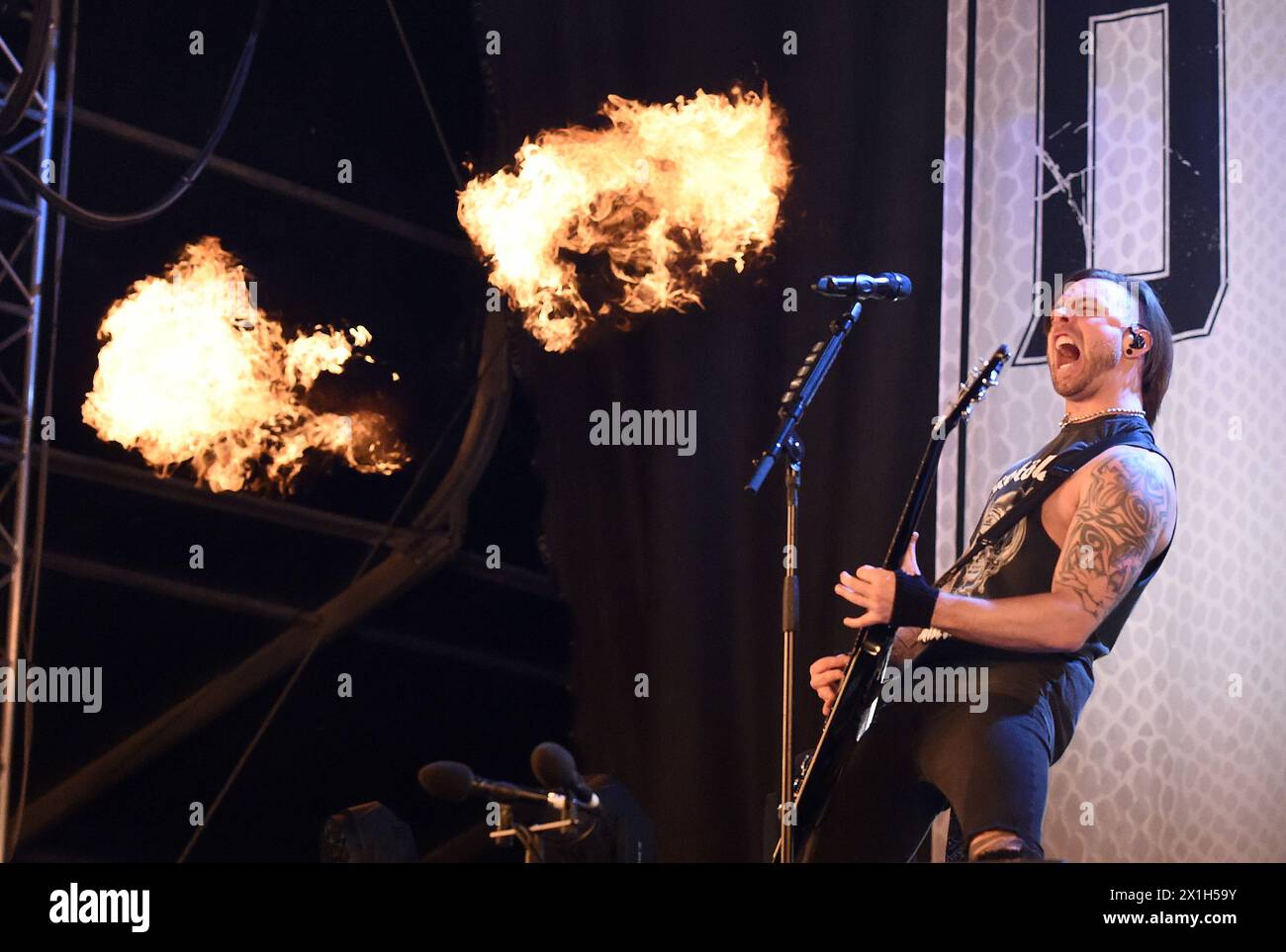 Le festival de musique autrichien 'Nova Rock 2016' à Nickelsdorf, Autriche, se déroule du 9 au 12 juin 2016. IMAGE : chanteur et guitares Matthew Tuck du groupe 'Bullet for My Valentine' - 20160610 PD10339 - Rechteinfo : droits gérés (RM) Banque D'Images