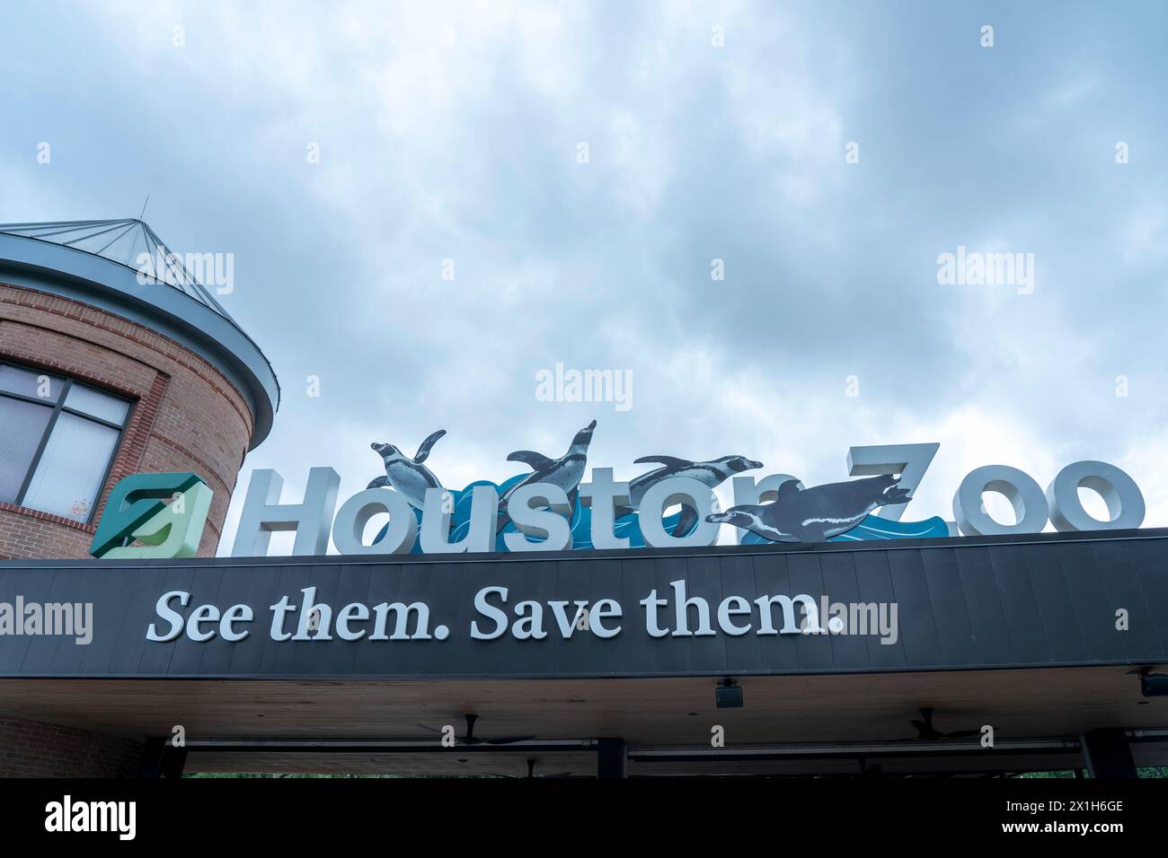 Houston, Texas, États-Unis - 15 avril 2024 : panneau du zoo de Houston à l'entrée de Houston, Texas, États-Unis. Banque D'Images