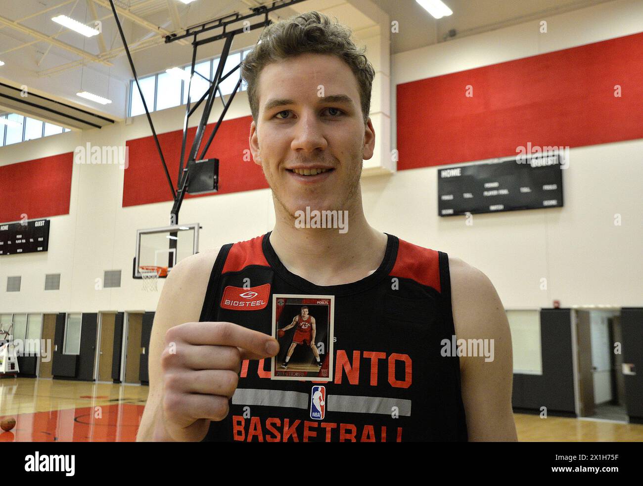 Le basket-ball autrichien Jakob Poeltl des Raptors a été échangé aux Spurs de San Antonio, a annoncé les Spurs le 18 juillet 2018. PHOTO : (PHOTO DE DOSSIER) Jakob Poeltl à Toronto, Canada, le 23 janvier 2017. - 20170123_PD10097 - Rechteinfo : droits gérés (DG) Banque D'Images