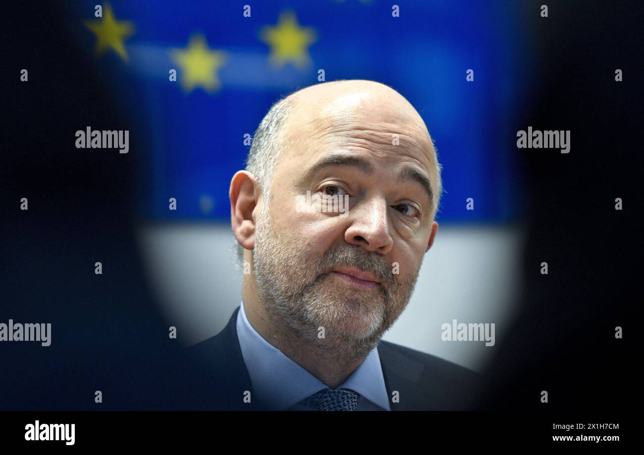 Le commissaire européen aux affaires économiques et financières, Pierre Moscovici, réagit lors de la réunion de presse "L'Union économique et monétaire et la nécessité de réformes dans le cadre du semestre européen" à Vienne, le 16 février 2017. - 20170216 PD1443 - Rechteinfo : droits gérés (RM) Banque D'Images