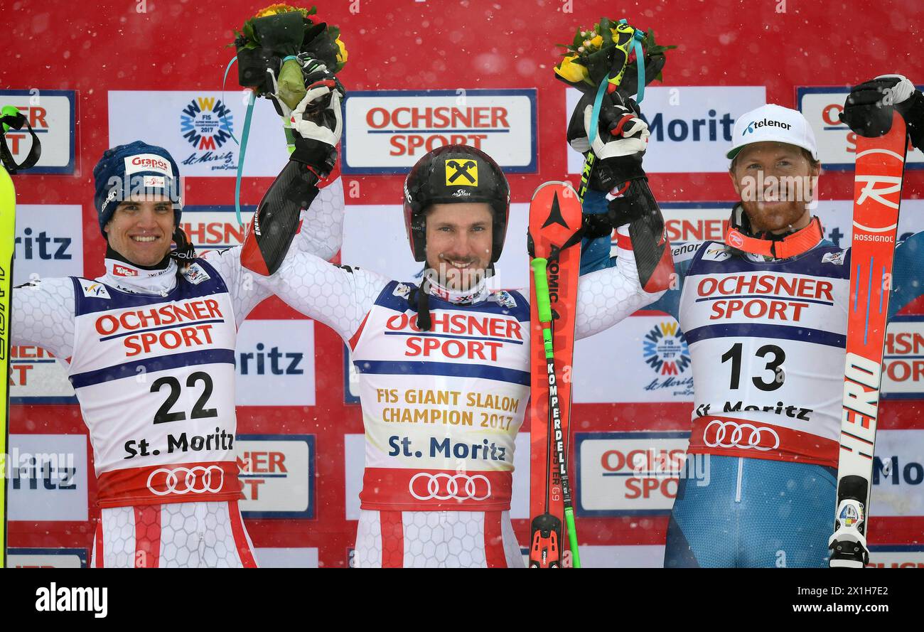 ABD0143 20170217 - ST. MORITZ - SCHWEIZ : (v.l.n.r.) Roland Leitinger (AUT/2. Platz), Marcel Hirscher (AUT/1. Platz) und Leif Kristian Haugen (NOR/3. Platz) Am Freitag, 17 ans. Février 2017, anl. Der Riesentorlauf der Herren-Siegerpräsentation in dispose Moritz. Die 44. alpinen ski-Weltmeisterschaften finden vom 06.-19. Februar 2017 dans un parfait Moritz in der Schweiz statt. - FOTO : APA/HELMUT FOHRINGER - 20170217 PD3929 - Rechteinfo : droits gérés (RM) Banque D'Images