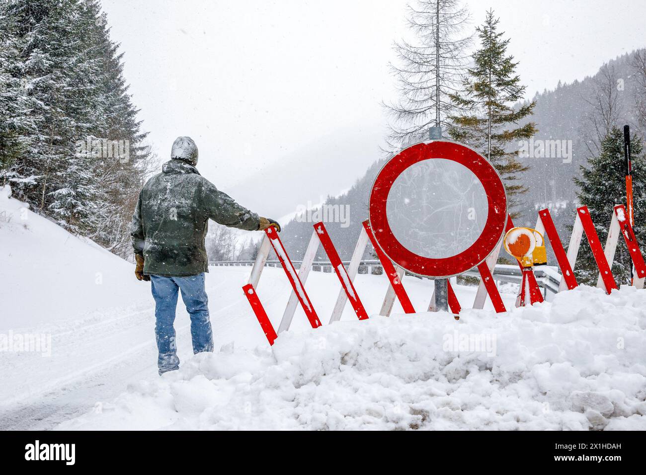 ABD0026 20190104 - SANKT NIKOLAI Im SÖLKTAL - Österreich : ZU APA0073 VOM 4.1.2019 - Straßensperre aufgrund der hohen Lawinengefahr am Freitag, 04. Jänner 2019, Am Sölkpass im Raum Sankt Nikolai im Sölktal. - FOTO : APA/EXPA/MARTIN HUBER - 20190104 PD1412 - Rechteinfo : droits gérés (RM) Banque D'Images