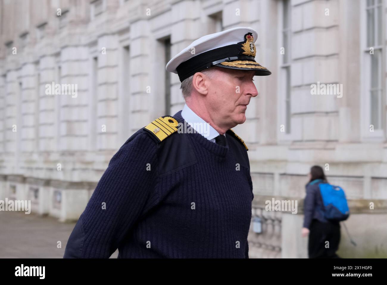 Londres, Royaume-Uni, 16 avril 2024. Le chef d'état-major de la Défense, l'amiral Tony Radakin KCB, ADC, est vu à Whitehall. Les politiciens et autres fonctionnaires retournent à Westminster le deuxième jour de travail après les vacances de Pâques. Crédit : onzième heure photographie/Alamy Live News Banque D'Images