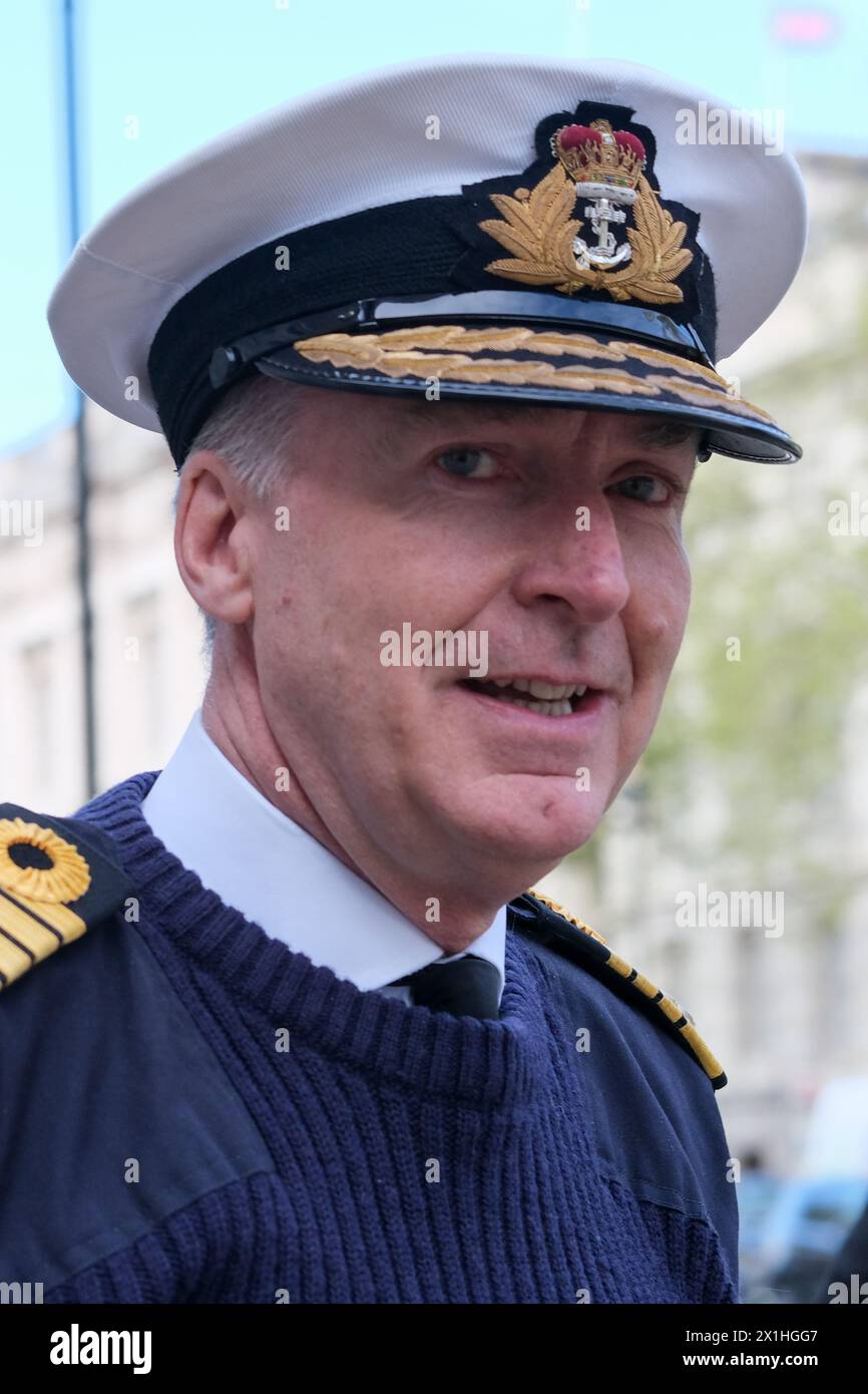 Londres, Royaume-Uni, 16 avril 2024. Le chef d'état-major de la Défense, l'amiral Tony Radakin KCB, ADC, est vu à Whitehall. Les politiciens et autres fonctionnaires retournent à Westminster le deuxième jour de travail après les vacances de Pâques. Crédit : onzième heure photographie/Alamy Live News Banque D'Images
