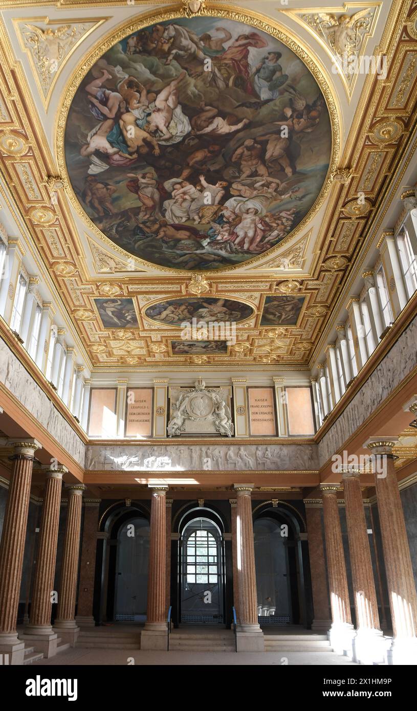 Feature - Académie des Beaux-Arts de Vienne (Akademie der bildenden Künste Wien) est une école d'art publique d'enseignement supérieur à Vienne, en Autriche. Photo le 14 juin 2021. Fresque de plafond - 20210614 PD13467 - Rechteinfo : droits gérés (RM) Banque D'Images