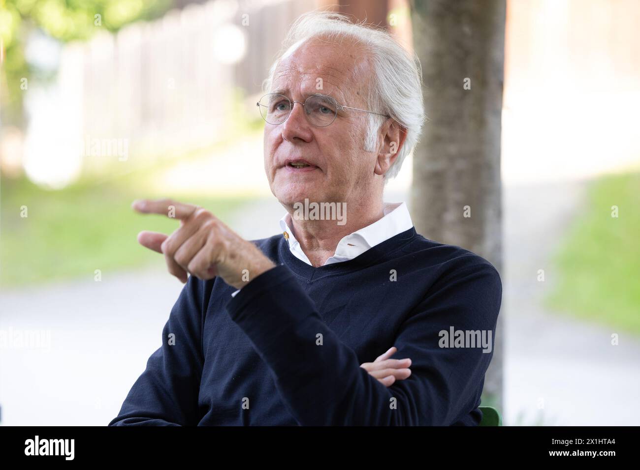 Harald Franz Schmidt lors d'un entretien avec Austria presse Agentur à Vienne, Autriche, le 22 mai 2023. Schmidt est un acteur, comédien, présentateur de télévision et écrivain allemand, connu pour être l'animateur de deux spectacles de fin de soirée allemands populaires. - 20230522 PD12999 - Rechteinfo : droits gérés (RM) Banque D'Images