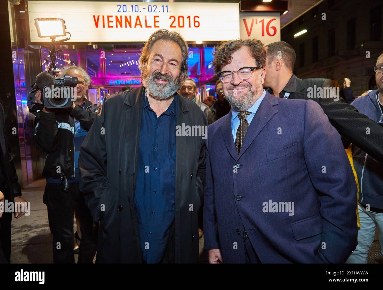 Viennale 2016 - le Festival international du film de Vienne ouvre ses portes le 20 octobre 2016. La Viennale aura lieu du 20 octobre au 2 novembre de cette année. Vernissage - PHOTO : dramaturge, scénariste et réalisateur américain Kenneth LONERGAN et Hans Hurch - 20161020 PD10348 - Rechteinfo : Rights Managed (RM) Banque D'Images