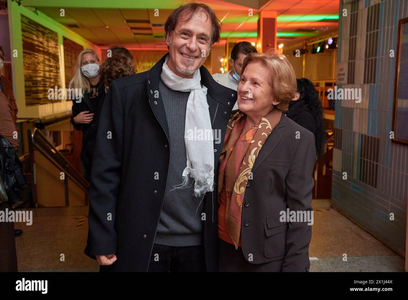 Viennale 2020 - Festival international du film de Vienne - première du film 'Epicentro' au Gartenbau Kino à Vienne, Autriche, le 25 octobre 2020. IMAGE : Hubert SAUPER et sa mère Maria HAUSER - SAUPER - 20201025_PD15567 - Rechteinfo : droits gérés (RM) Banque D'Images