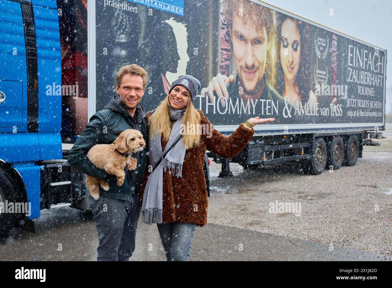 Les Clairvoyants (Thommy Ten et Amélie van Tass) sont un duo magicien et mentaliste autrichien, qui présente leur bus de tournée le 2 avril 2022, en un Poelten, Autriche. - 20220402 PD22253 - Rechteinfo : droits gérés (RM) Banque D'Images