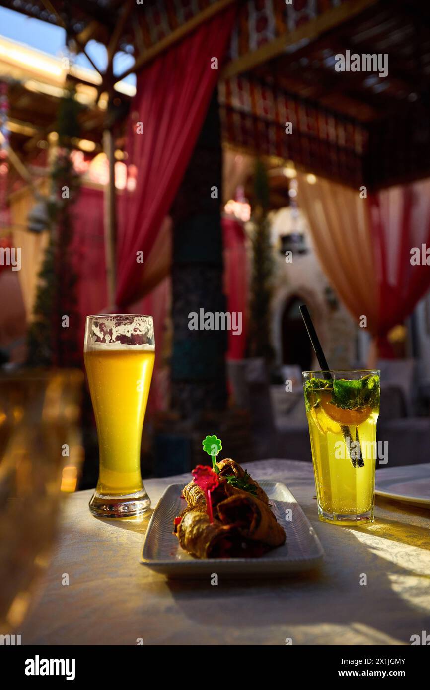 Limonade mojito maison et apéritif dans le restaurant de Samarkand en Ouzbékistan Banque D'Images
