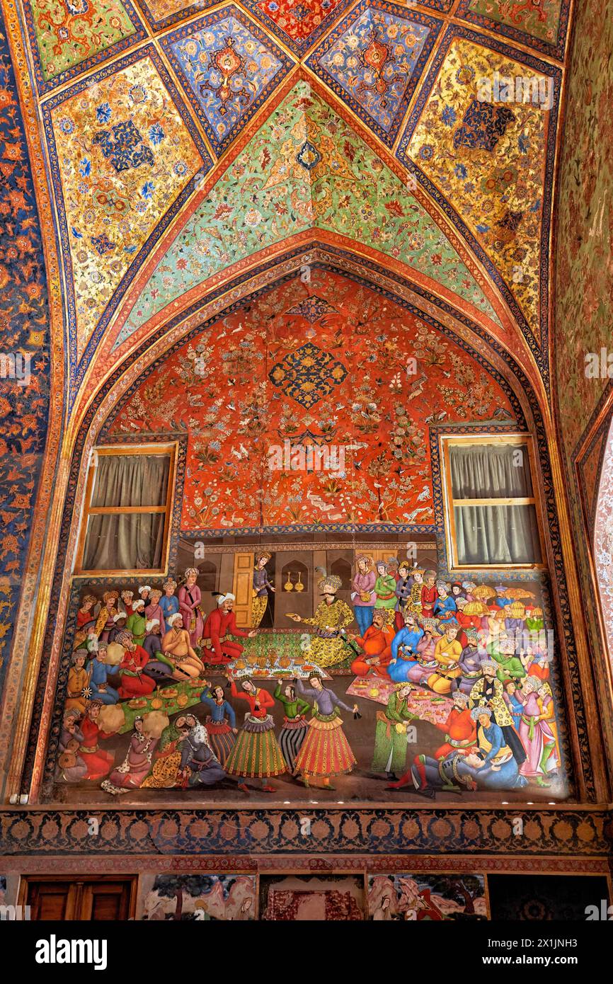 Fresque représentant l'Assemblée de réception du Shah Abbas Ier persan pour Vali Muhammad Khan, souverain du Turkestan. Palais Chehel Sotoun, Ispahan, Iran. Banque D'Images