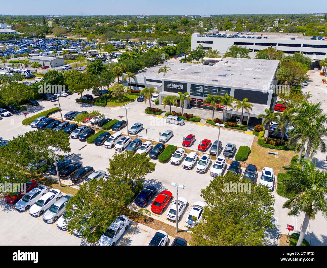 Delray Beach, FL, États-Unis - 11 avril 2024 : photo aérienne Ed Morse Automotive Group Banque D'Images