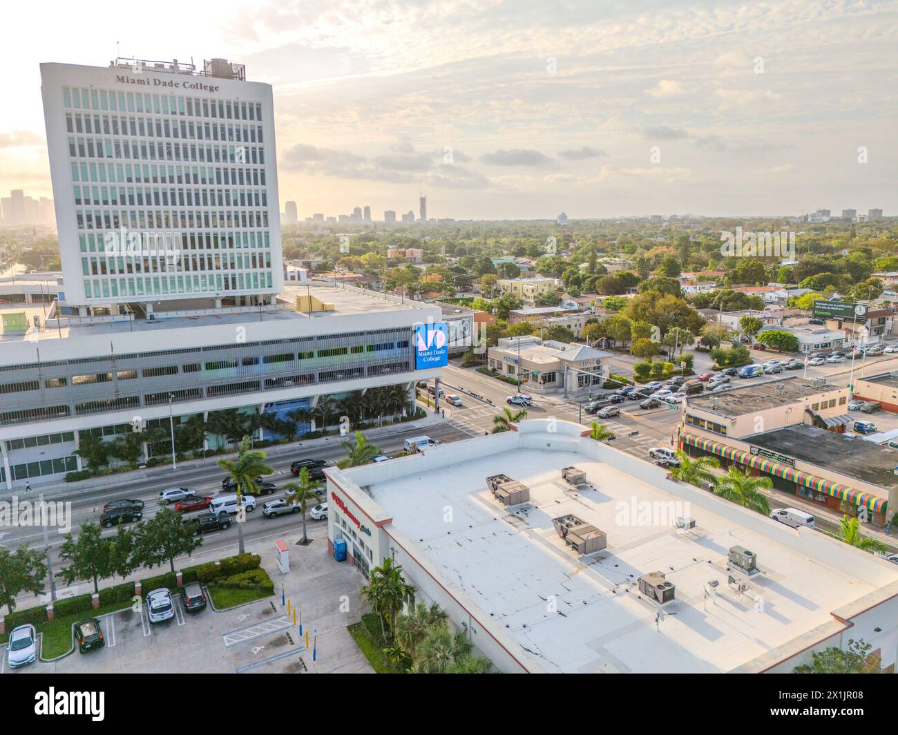 Miami, FL, États-Unis - 12 avril 2024 : photo drone aérien Miami Dade College Eduardo J Padrón Campus Banque D'Images