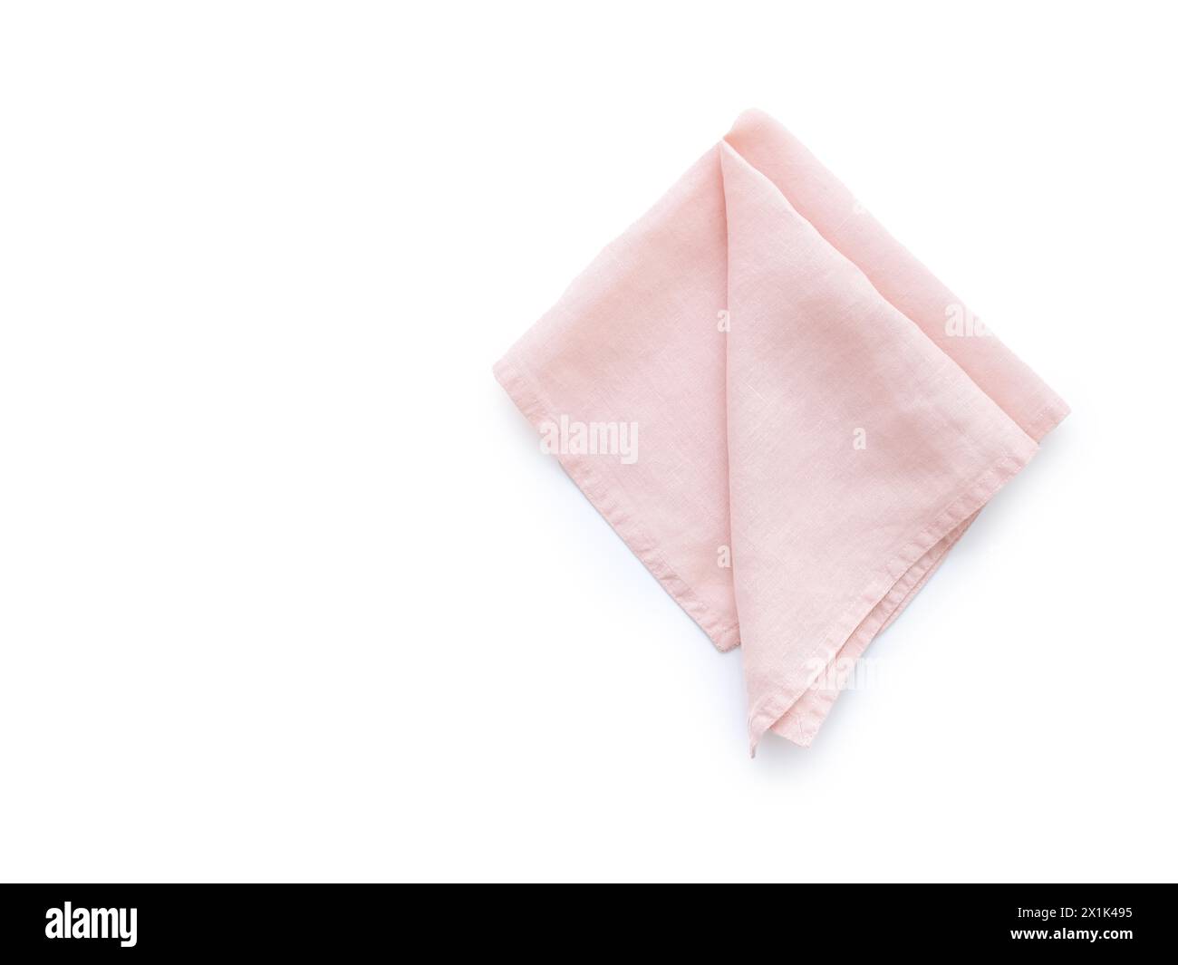Serviette de cuisine en lin rose vue de dessus isolée sur fond blanc. Tissu plié pour maquette avec espace texte Banque D'Images