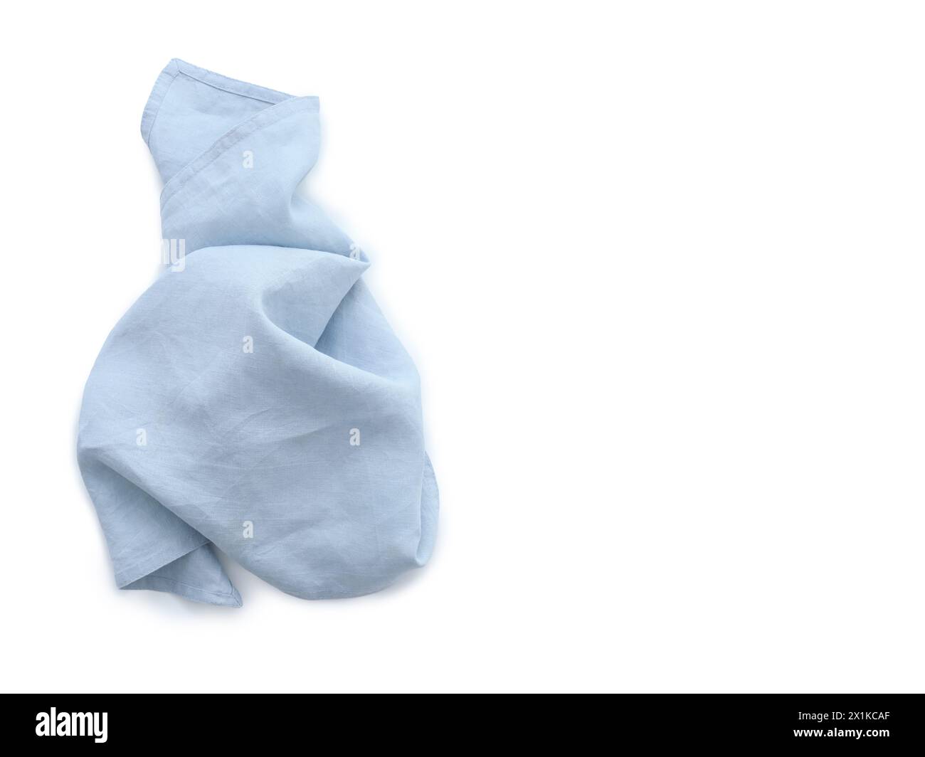 Serviette de cuisine en lin bleu vue de dessus isolée sur fond blanc. Tissu plié pour maquette Banque D'Images