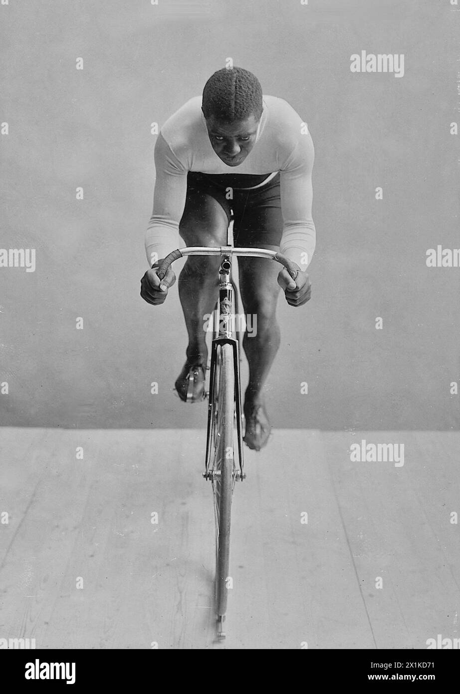 Julie's beau photographie du Major Taylor - cycliste professionnel américain. Taylor pourrait être considéré comme le plus grand sprinter américain de tous les temps - c1906 Banque D'Images