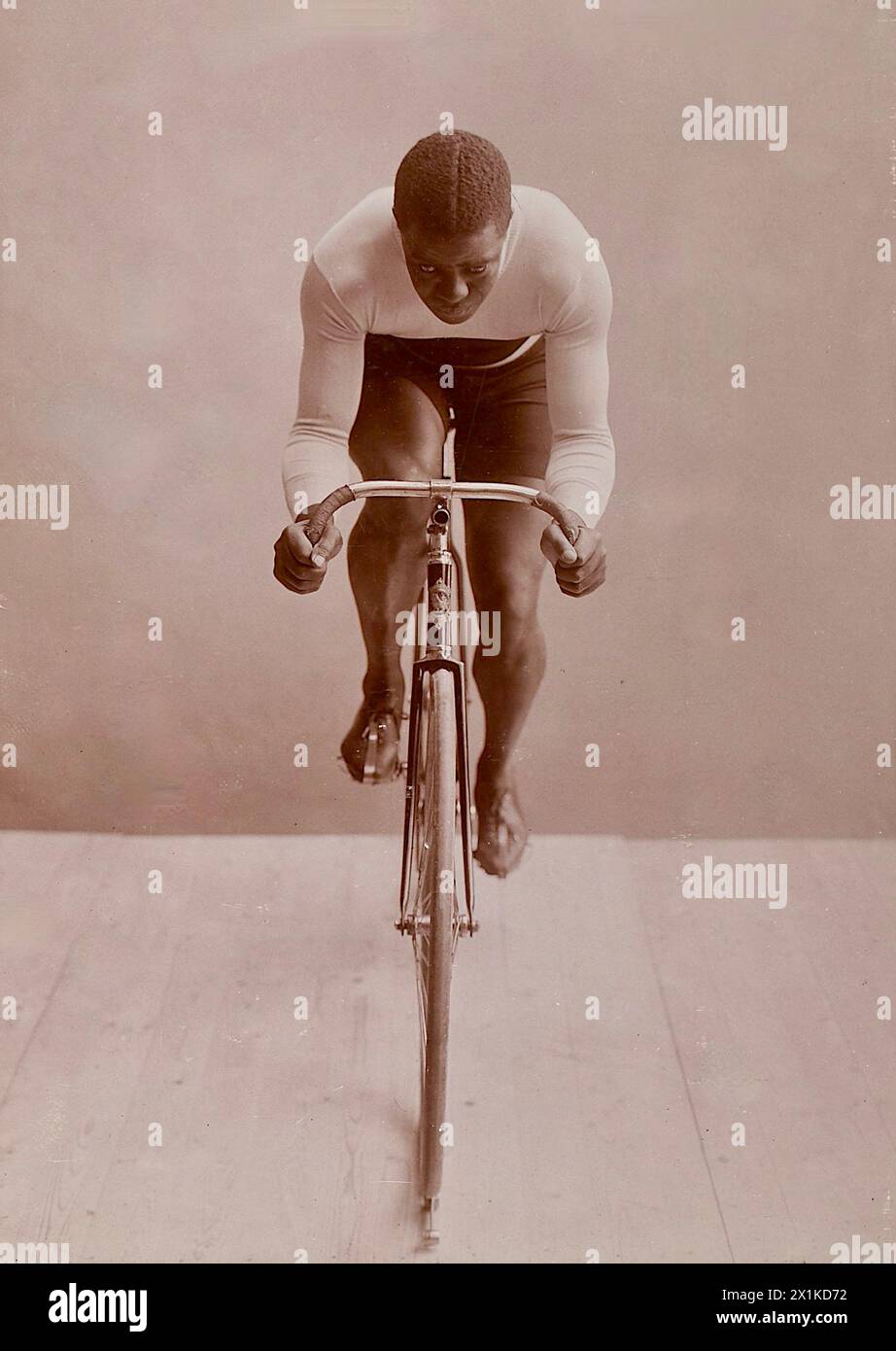 Julie's beau photographie du Major Taylor - cycliste professionnel américain. Taylor pourrait être considéré comme le plus grand sprinter américain de tous les temps - c1906 Banque D'Images