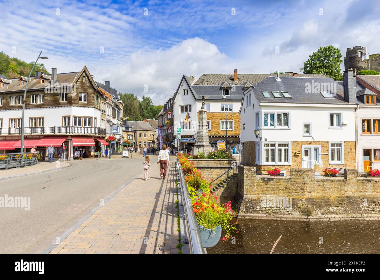 Pont menant au centre historique de la Roche-en-Ardenne, Belgique Banque D'Images