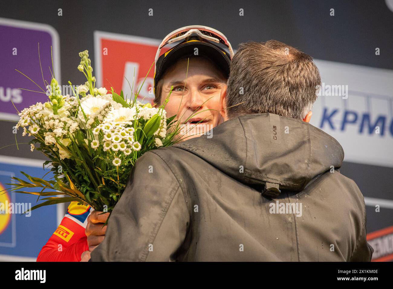 De ronde van Vlaanderen WE(Tour de Flandre), Belgique. Lidl - Trek Champion National Italien célèbre la victoire d'Anvers à Oudenaarde sur 163km Banque D'Images