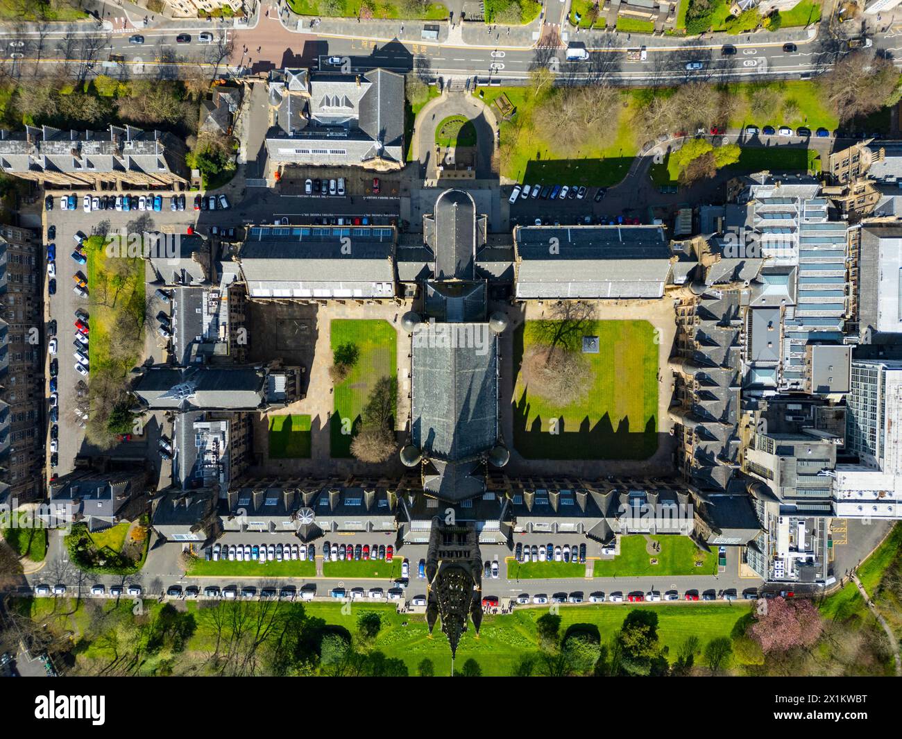 Vue aérienne des bâtiments historiques de l'Université de Glasgow avec quadrangles à Gilmorehill dans le West End de Glasgow, Écosse, Royaume-Uni Banque D'Images