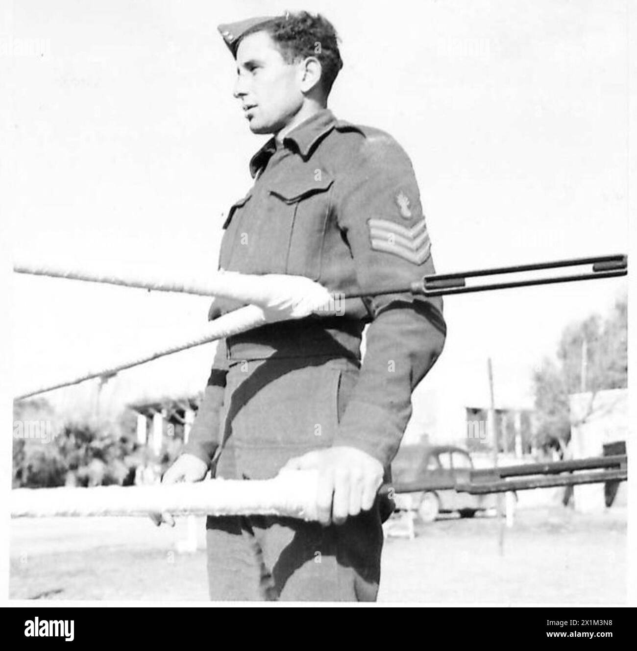 Le sergent D. Webb de Dartmouth Hill, Greenwich, Londres, S.E.20, est présenté dans un rapport d'observation de l'Afrique du Nord, British Army. Banque D'Images