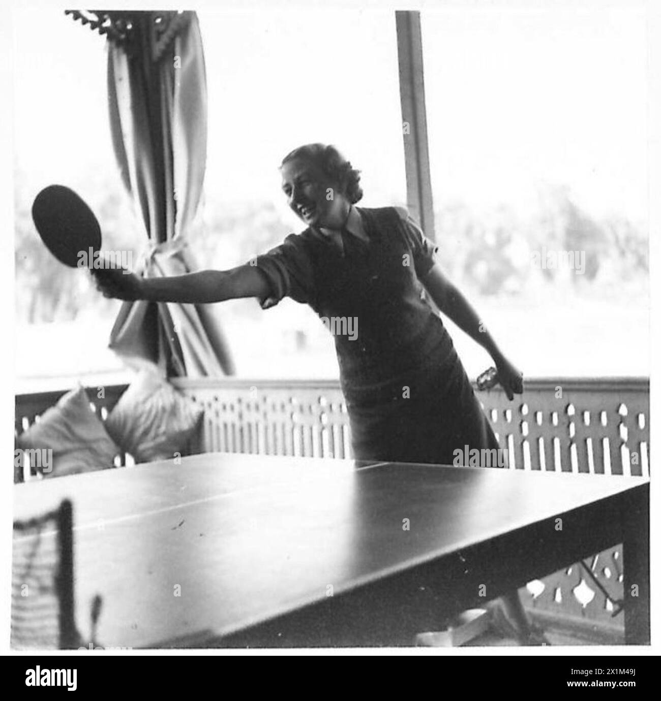 Les femmes militaires sud-africaines sur une péniche de convalescence jouent au tennis de table comme activité récréative pendant la récupération, British Army. Banque D'Images