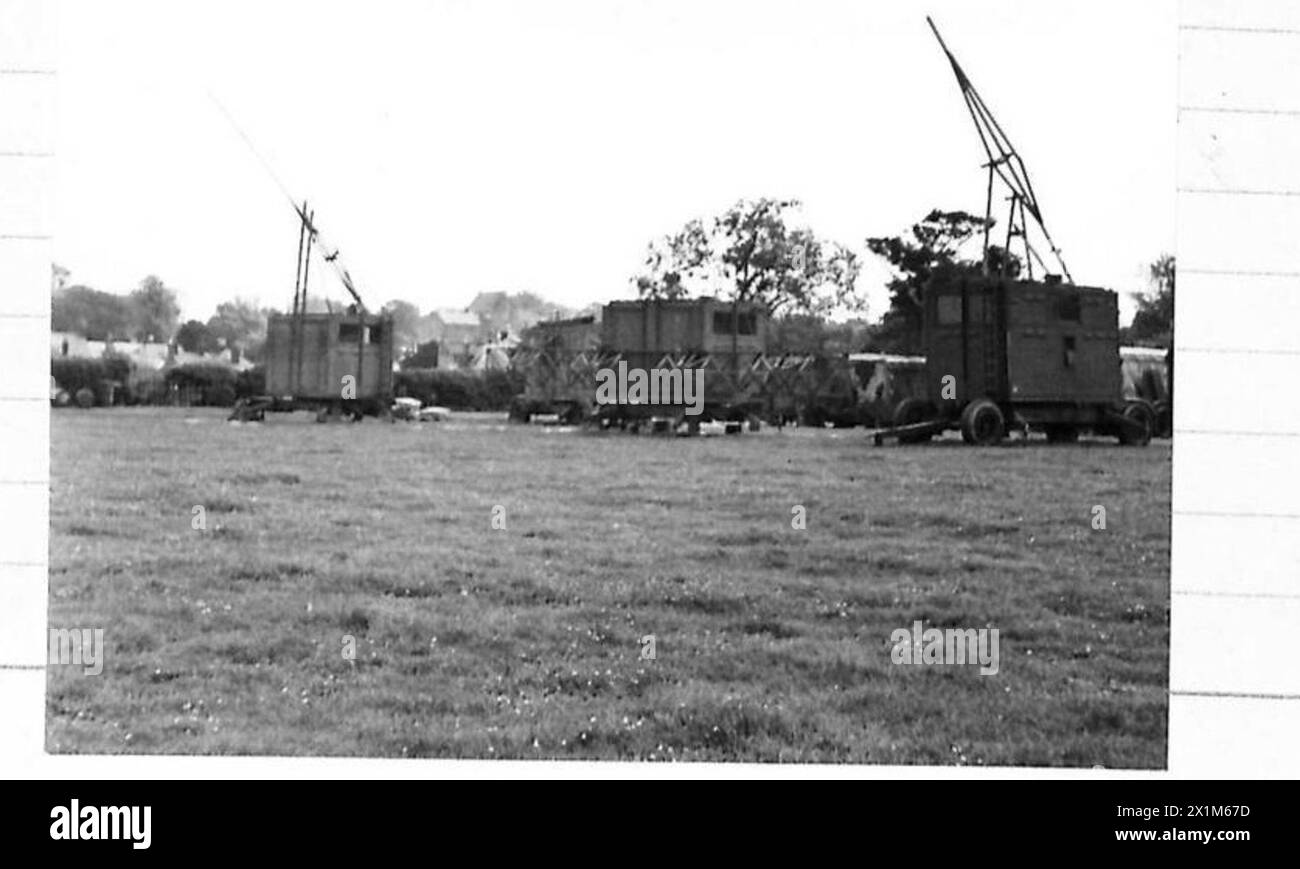 Les émetteurs des stations radar E.1, E.2 et E.3 fournissent une couverture de signal pour les opérations de l'armée britannique. Banque D'Images