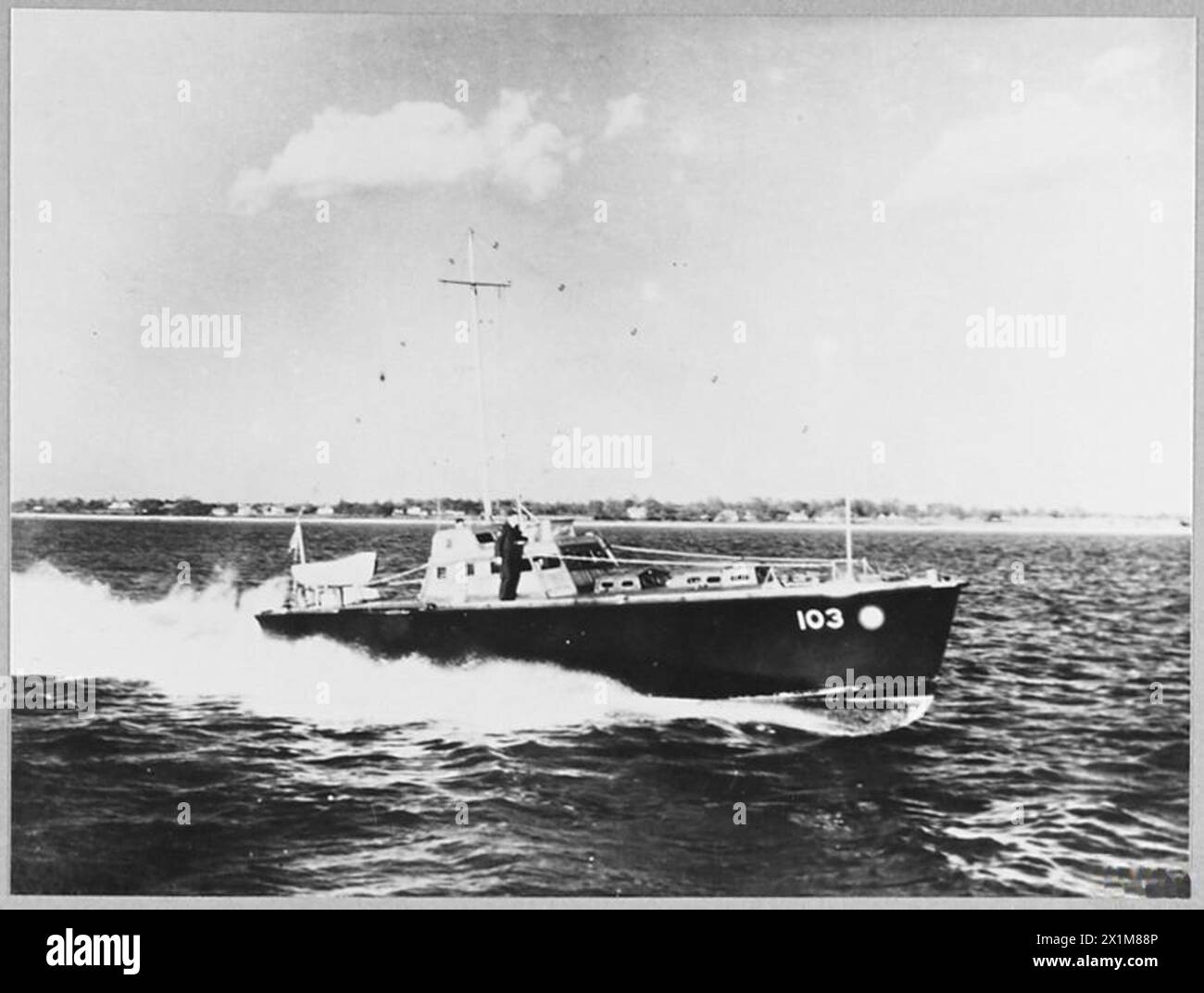 Un lancement à grande vitesse exploité par la Royal Air Force est utilisé pour le transport maritime rapide, les patrouilles et les opérations de sauvetage. Banque D'Images