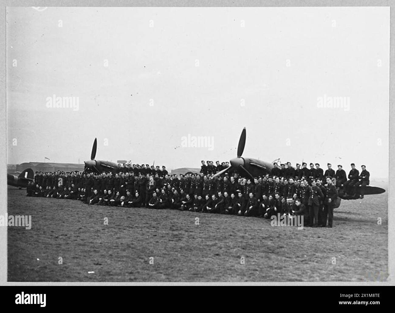 Les pilotes de l'escadron du Punjab de la RAF exploitent des avions de chasse donnés par la province du Punjab, remportant de multiples victoires dans les opérations de combat. Banque D'Images