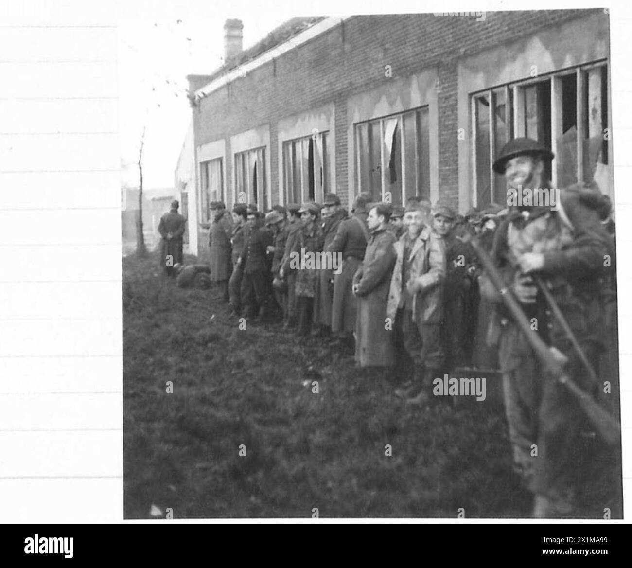 DÉBARQUEMENTS BRITANNIQUES SUR WALCHEREN - prisonniers allemands capturés par nos troupes d'assaut à Flushing, armée britannique, 21e groupe d'armées Banque D'Images