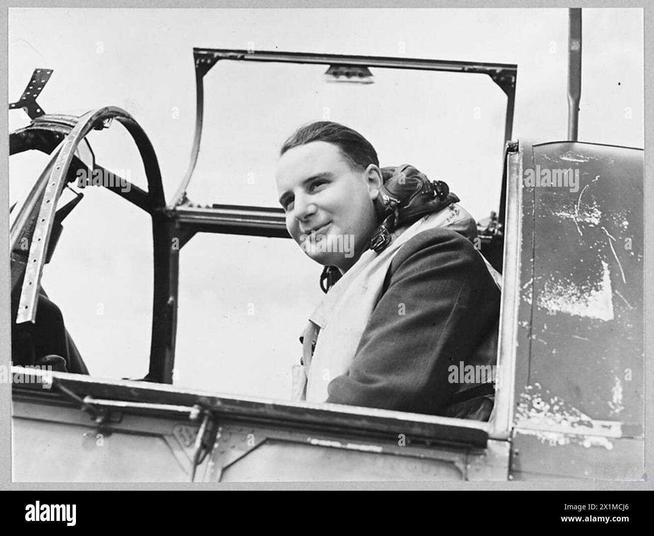 Le Flight Lieutenant Arthur Elliot Lee de Belfast sert dans un escadron de coopération de l'armée de la RAF, 1943, soutenant la coordination entre l'armée et les opérations aériennes. Banque D'Images