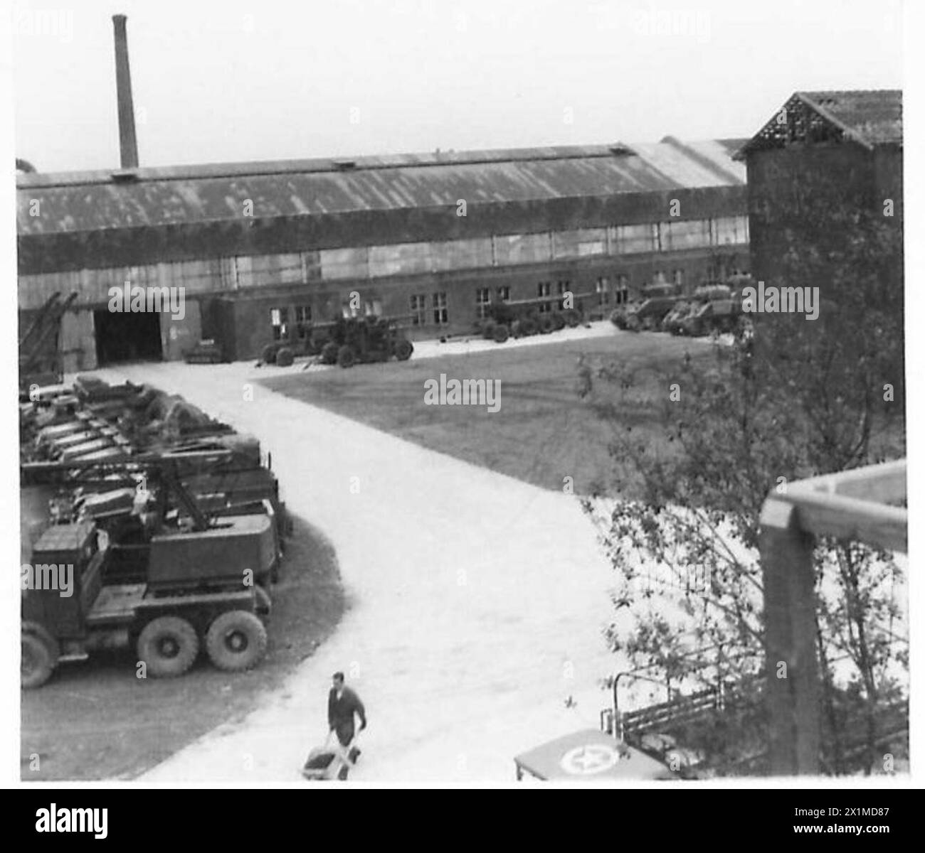 Les ateliers de base avancés britanniques et canadiens comprennent un parc de canons utilisé pour le stockage, l'entretien et la préparation des unités d'artillerie. Banque D'Images