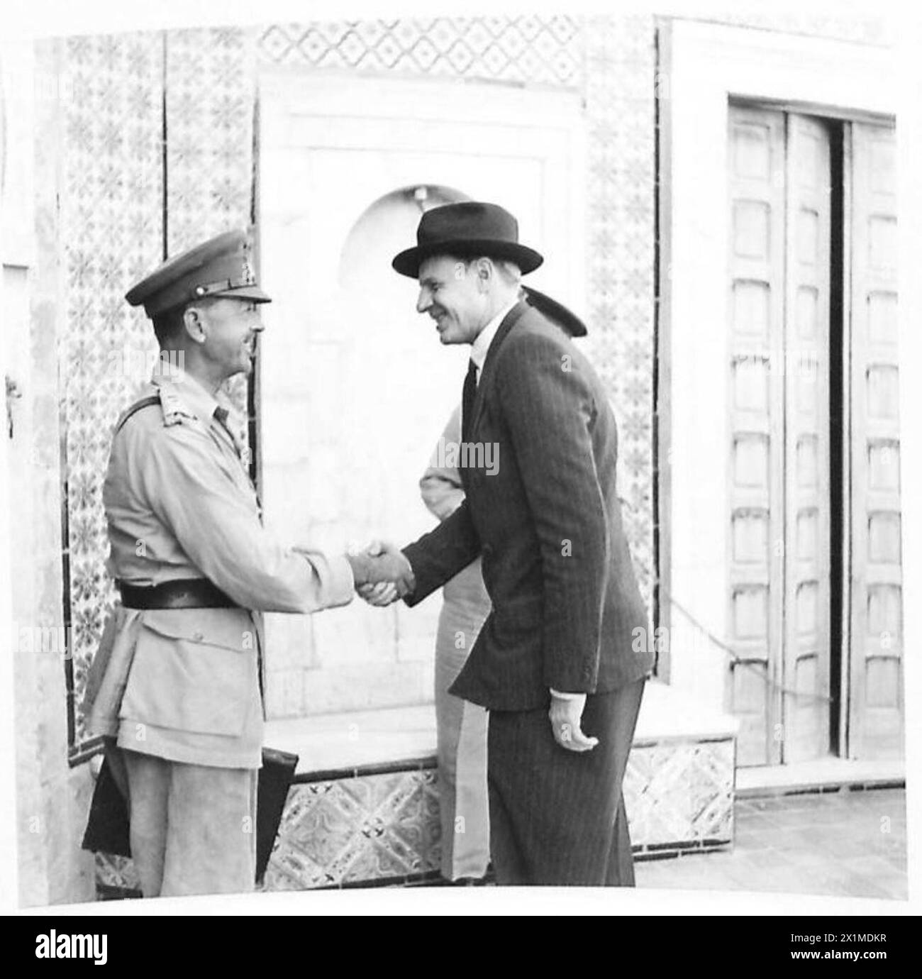 Le général Sir Harold Alexander rencontre Robert Murphy lors d'une conférence du chef d'état-major en Afrique du Nord pendant la seconde Guerre mondiale, impliquant la direction et la coordination de l'armée britannique. Banque D'Images