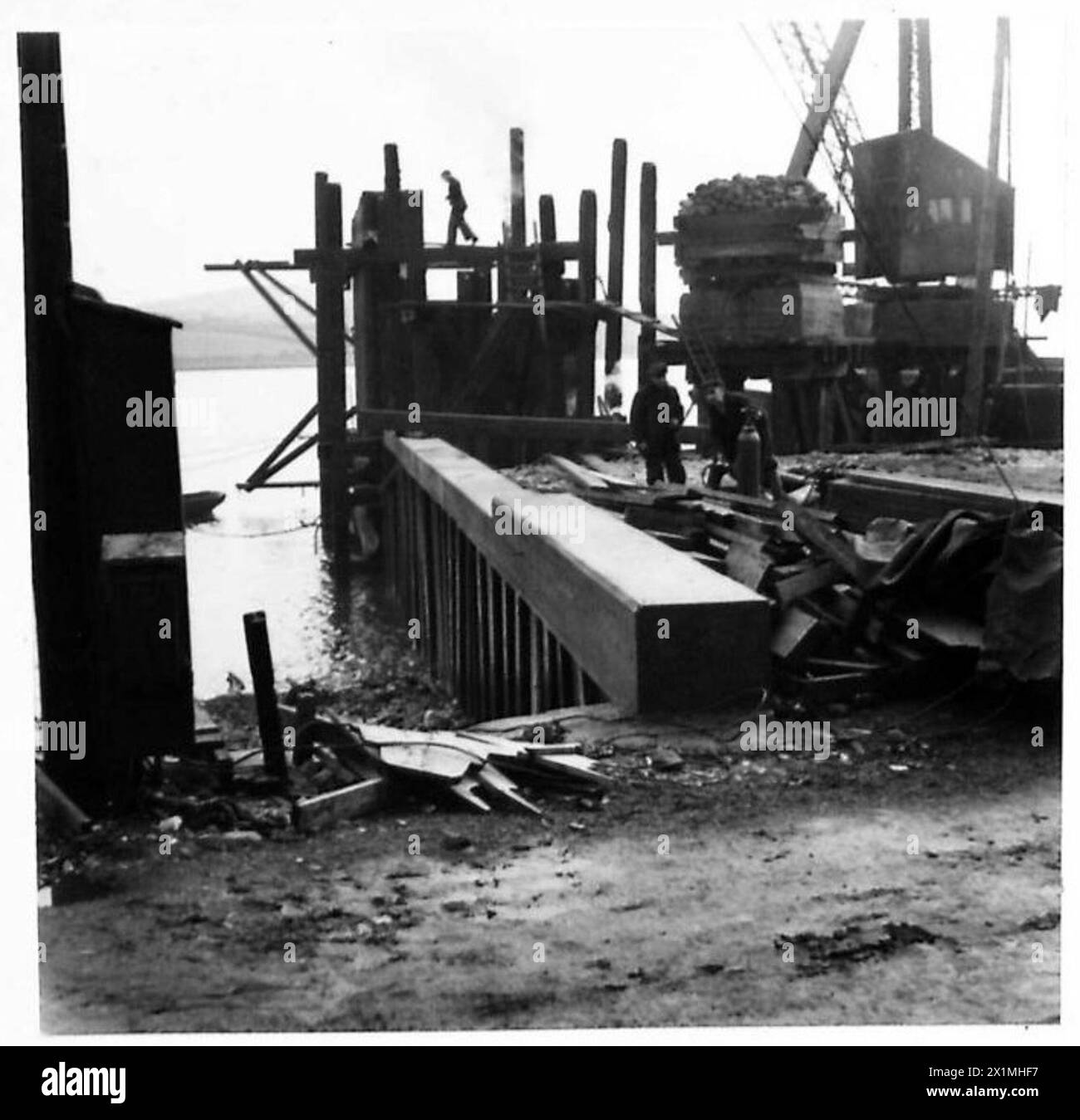 La nouvelle jetée de Larne, dans le comté d'Antrim, comporte un plateau en béton sur la ligne de pieux de l'armée britannique. Banque D'Images