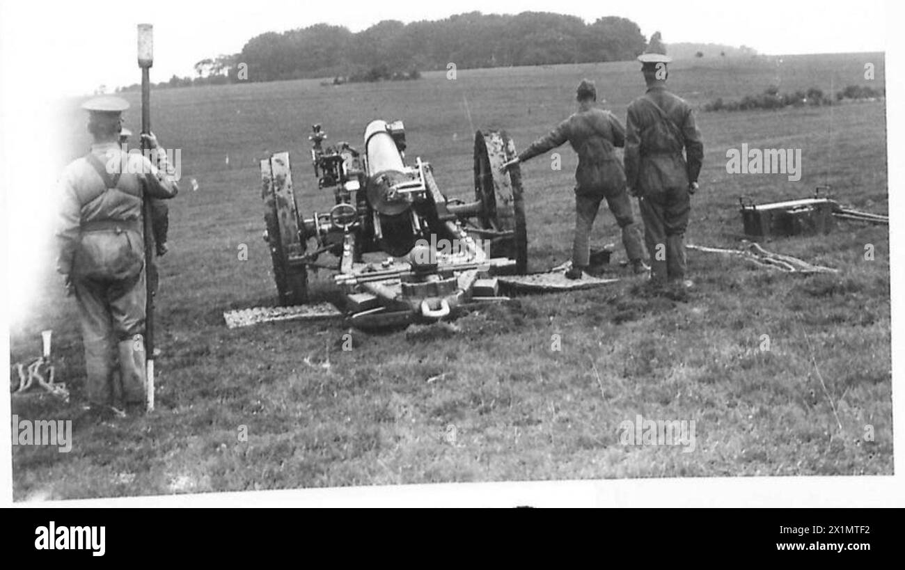 Un obusier de 6 pouces est prêt à tirer pendant l'entraînement de la Royal Artillery à Salisbury, dans l'armée britannique. Banque D'Images