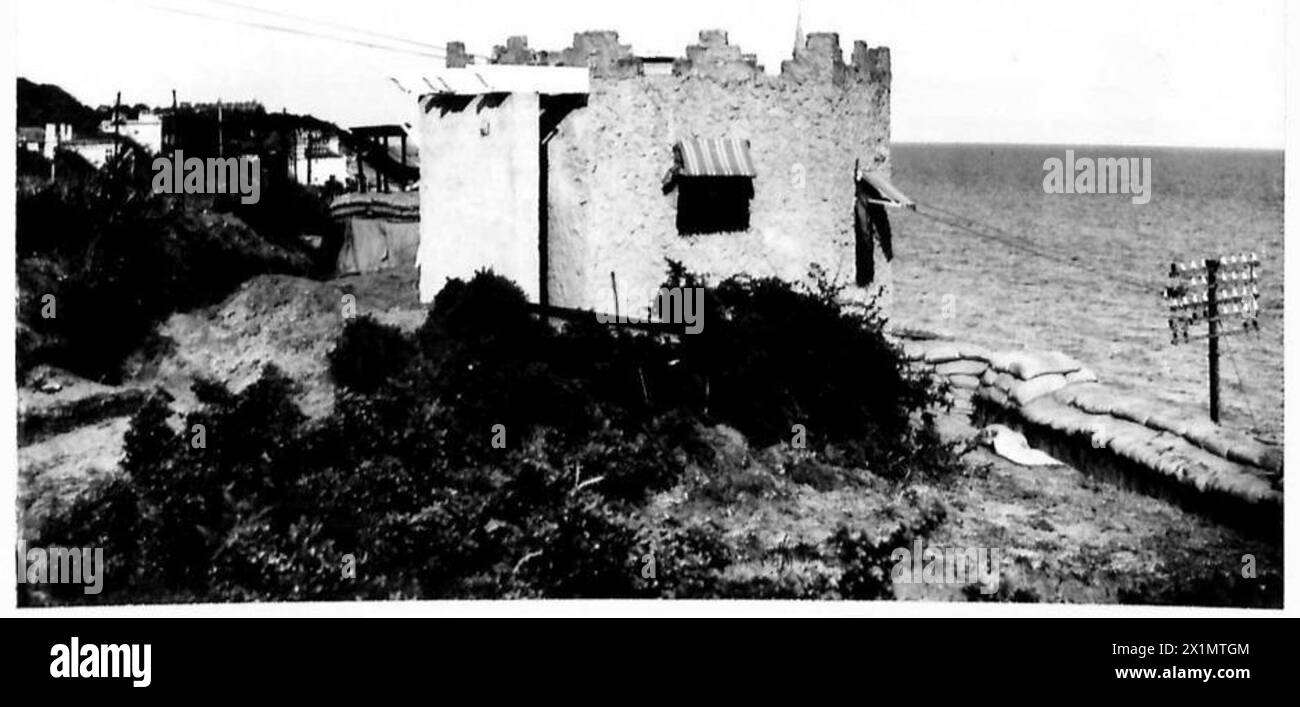 DÉFENSES DANS LA RÉGION DE SHORNCLIFFE - thés : brique sur créneaux de bord. Stores pare-soleil. Échelle correspondant au seale « Castle ». Pour être modifié par des stores plus grands. Bas de Hospital Hill près de Drill Hall, armée britannique Banque D'Images