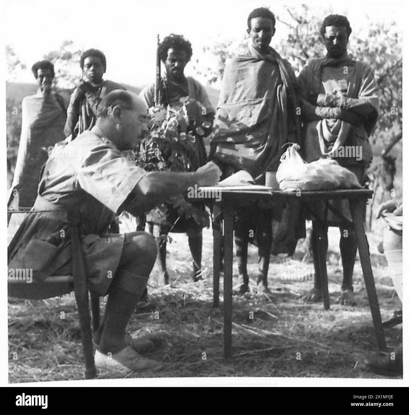 CHEFS DE RÉVOLTE EN ABYSSINIE (MISSION BRITANNIQUE EN ABYSSINIE) - les officiers de l'expédition avec certains des patriotes qu'ils ont formés, l'armée britannique Banque D'Images