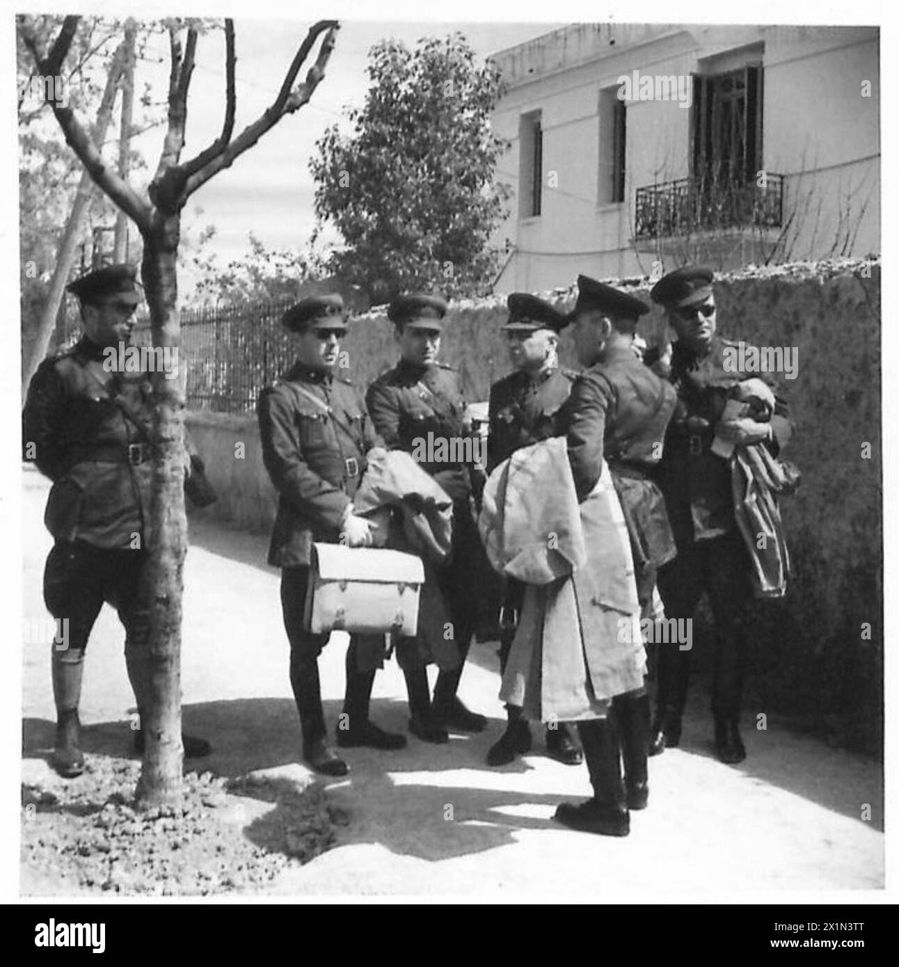Des officiers militaires turcs visitent le quartier général du général porter à Constantine, en Afrique du Nord, dans l'armée britannique. Banque D'Images