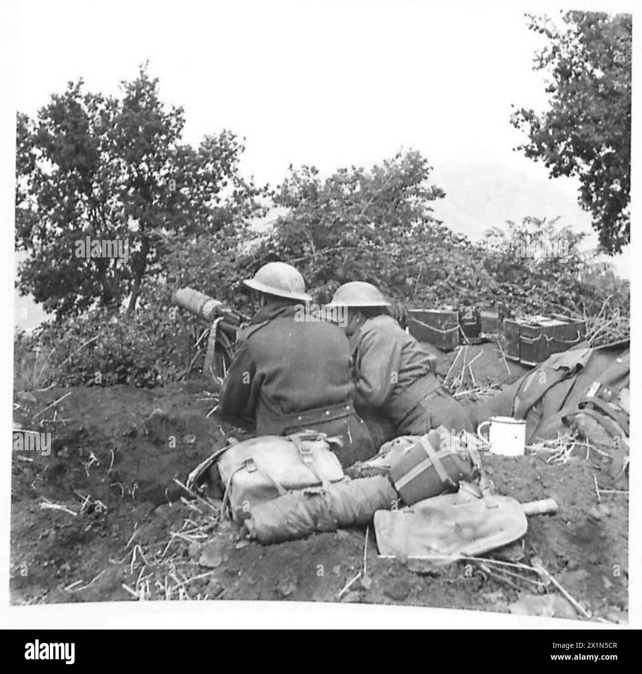 Une équipe de mitrailleuses Vickers de l'armée britannique est positionnée sur une colline au nord de Roccomanofina. Banque D'Images