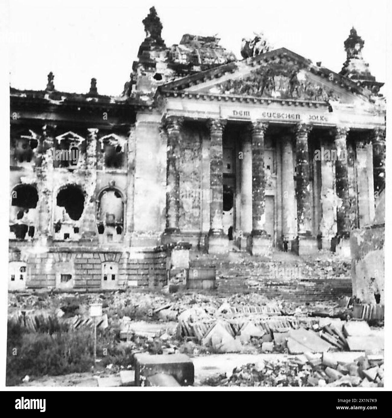 Des photographies prises à Berlin montrent la dévastation de la ville et les personnes déplacées dans les camps de transit pendant les opérations d'après-guerre. Des images ont été capturées pour les artistes de guerre Captain long et Mary Kessell de l'armée britannique du Rhin. Banque D'Images