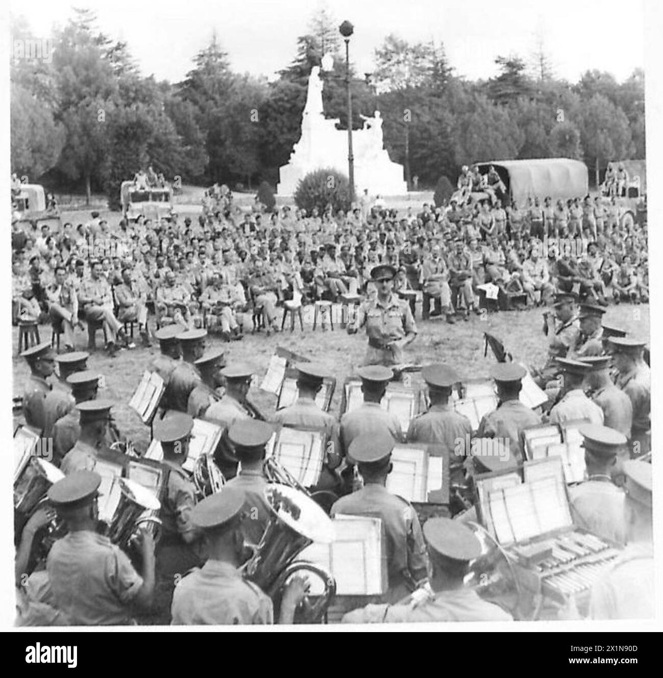 Le groupe Grenadier Guards joue de la musique pour les troupes de l'armée britannique stationnées à Arezzo pendant la première Guerre mondiale Banque D'Images