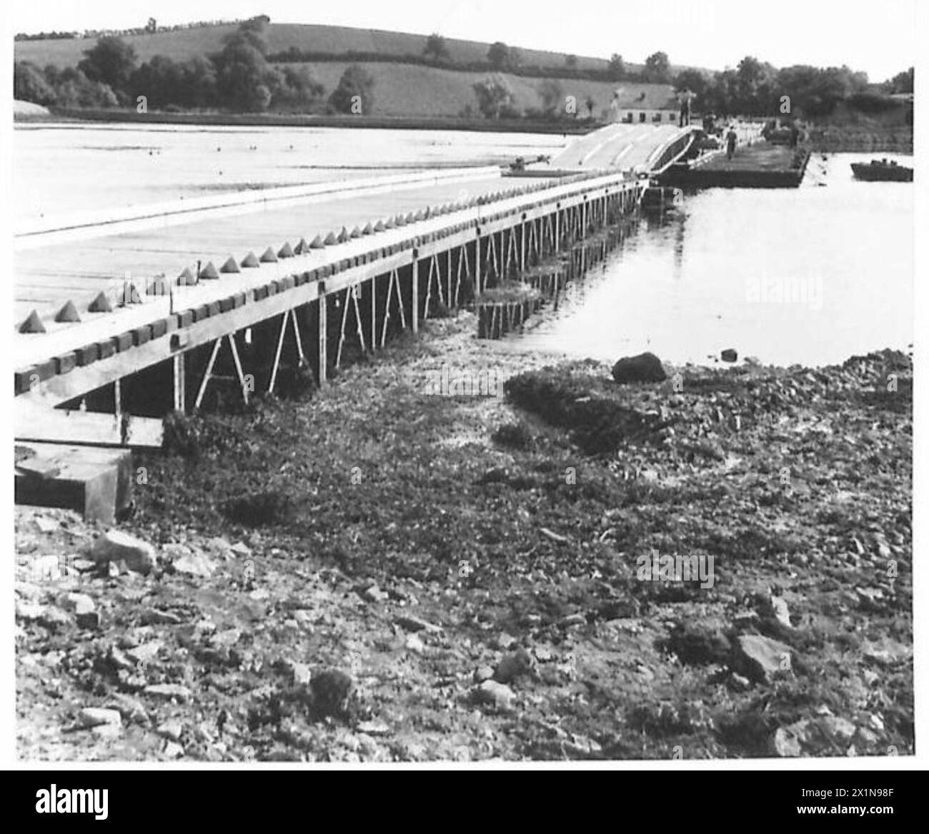 Une vue générale d'un pont en construction, mettant en évidence la longue structure de poutre en caisson, British Army. Banque D'Images