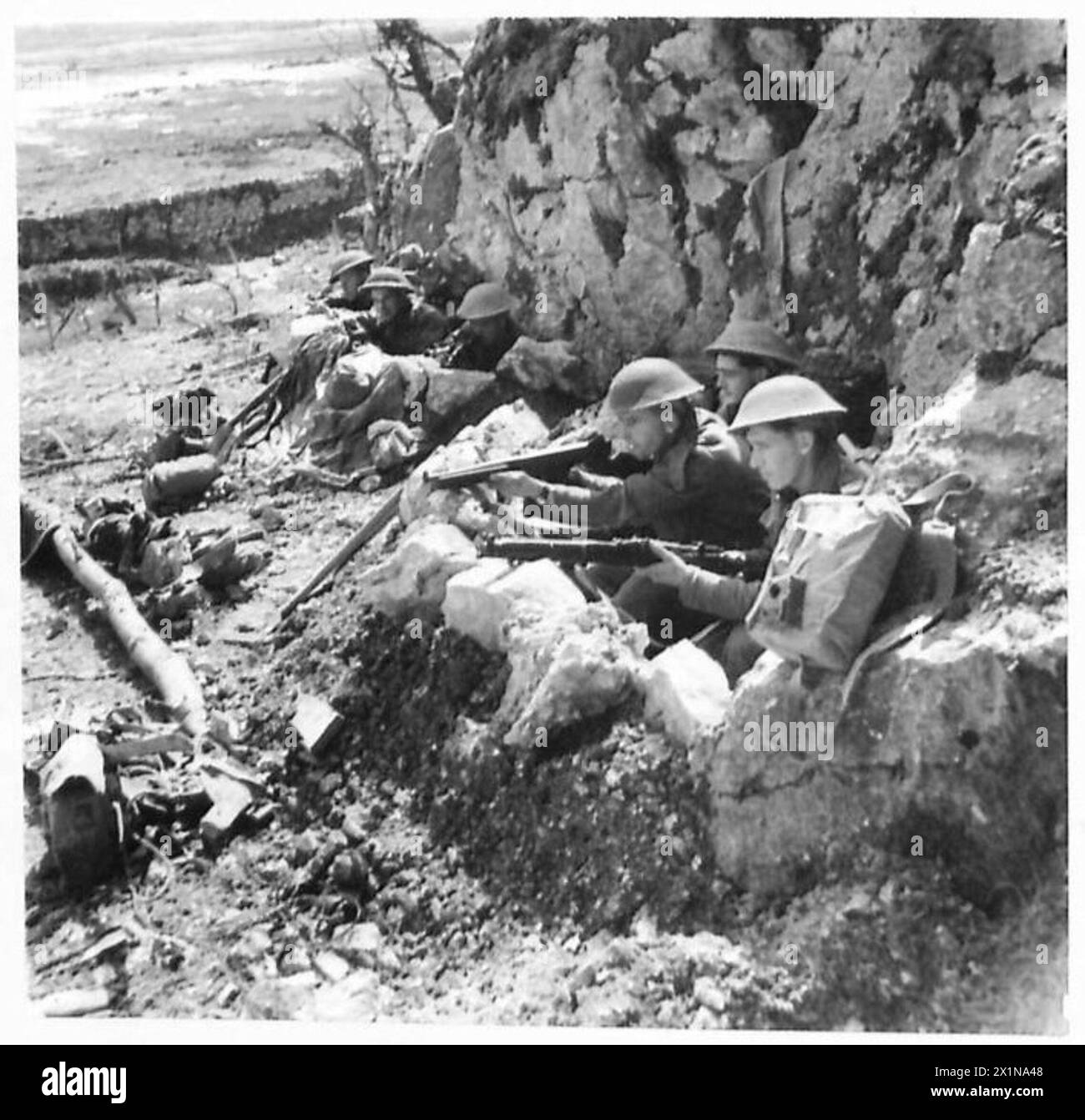 Un fusilier du 1/4 Essex Regiment de l'armée britannique est positionné à Cassino pendant la bataille de Monastery Hill, s'engageant dans des opérations militaires. Banque D'Images