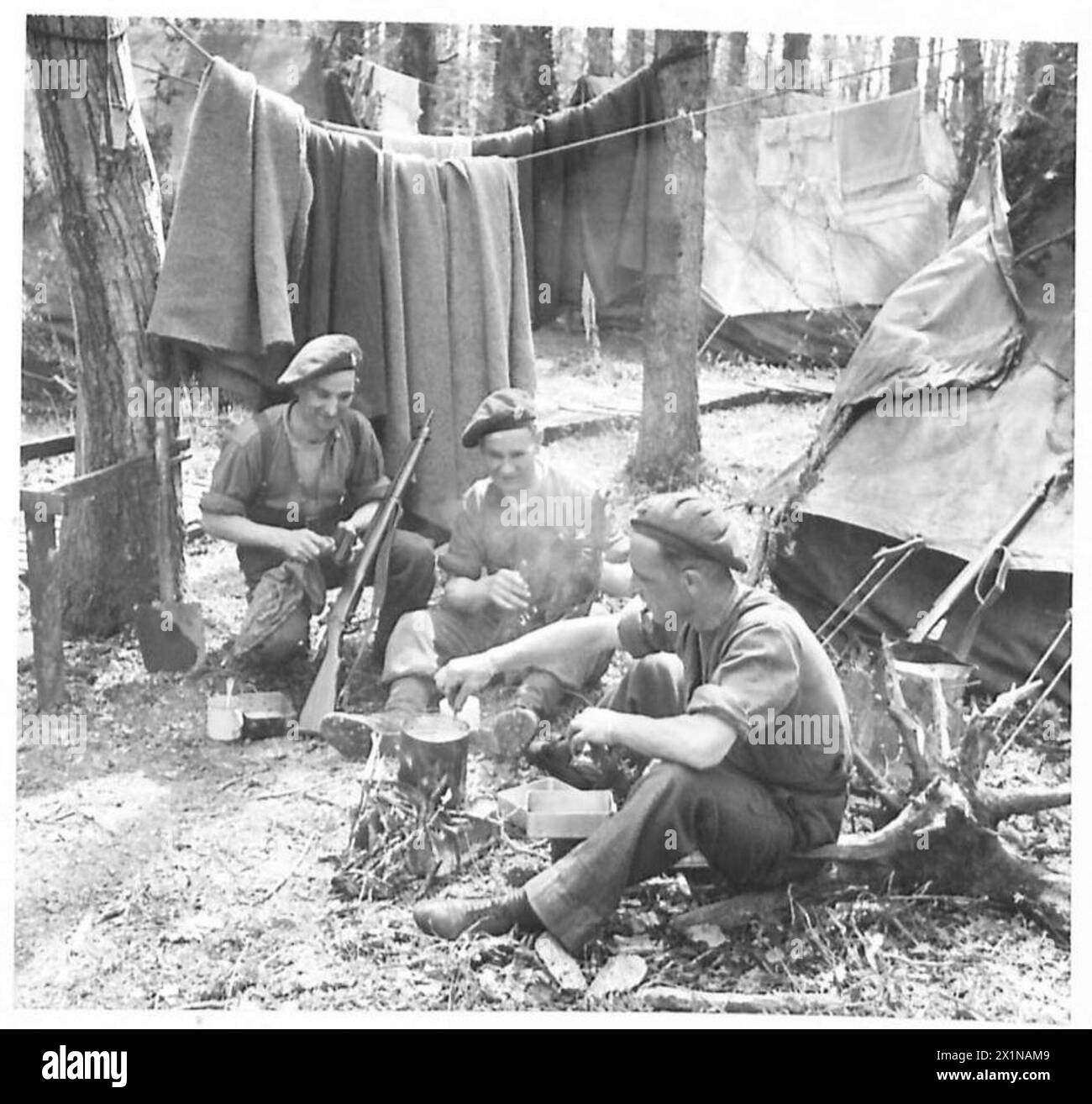 Le personnel du camp A.6 de l'armée britannique prend une pause pour prendre le thé pendant l'exercice Fabius. Banque D'Images
