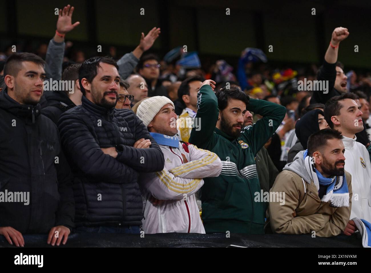 Les supporters du Real Madrid réagissent pendant le match lors de la demi-finale de l'UEFA Champions League qui oppose Manchester City au Real Madrid au stade Etihad de Manchester en Angleterre (Will Palmer/SPP) crédit : SPP Sport Press photo. /Alamy Live News Banque D'Images