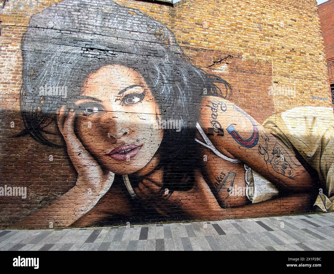 Une murale représentant Amy Winehouse est vue près du pub Hawley Arms à Camden à Londres, au Royaume-Uni, le 2024 avril Banque D'Images