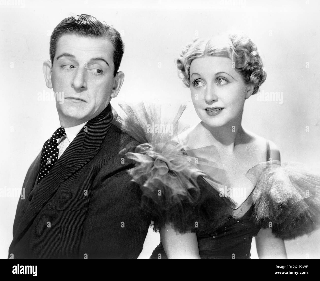 Edward Everett Horton, Genevieve Tobin, sur le plateau du film, 'Uncertain Lady', Universal Pictures, 1934 Banque D'Images
